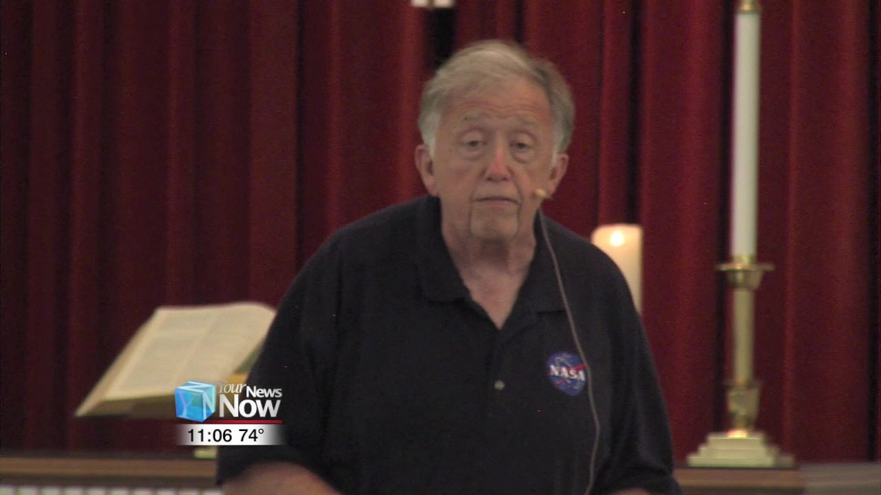 Neil Armstrong impersonator performs at a Wapakoneta church 2.jpg